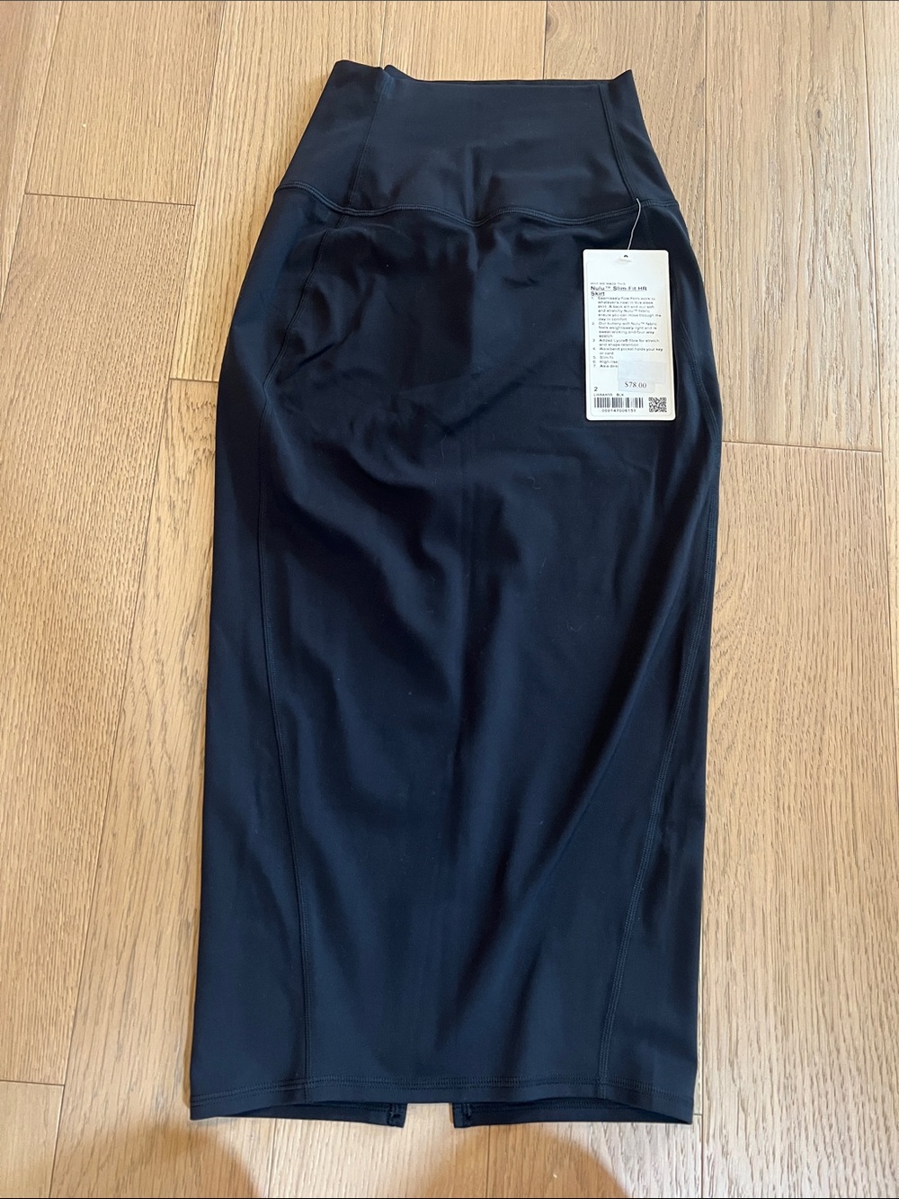 Nulu slim fit HR skirt. Black. Size 2. NWT